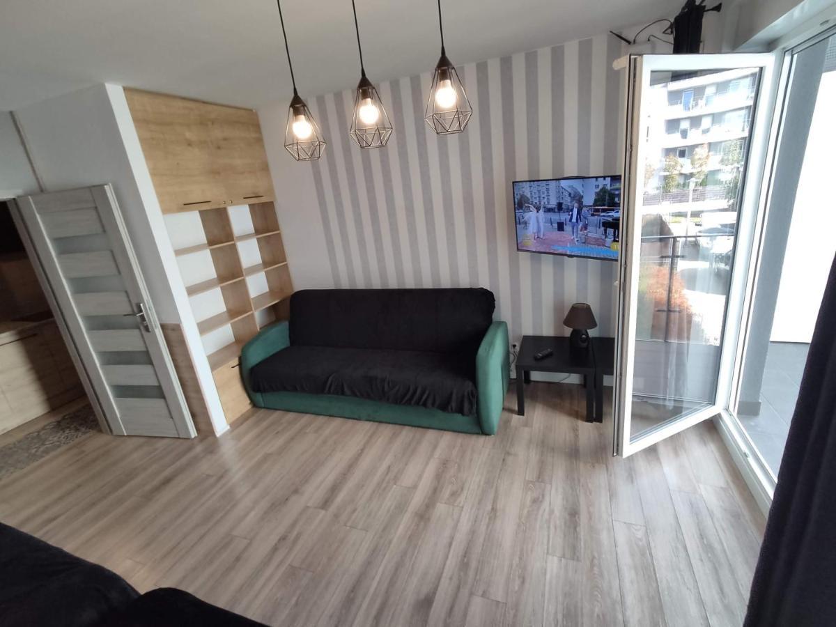 1120 Smialego 41 - Tanie Pokoje W Apartamencie - Samodzielne Zameldowanie - Self Check In Poznań Extérieur photo