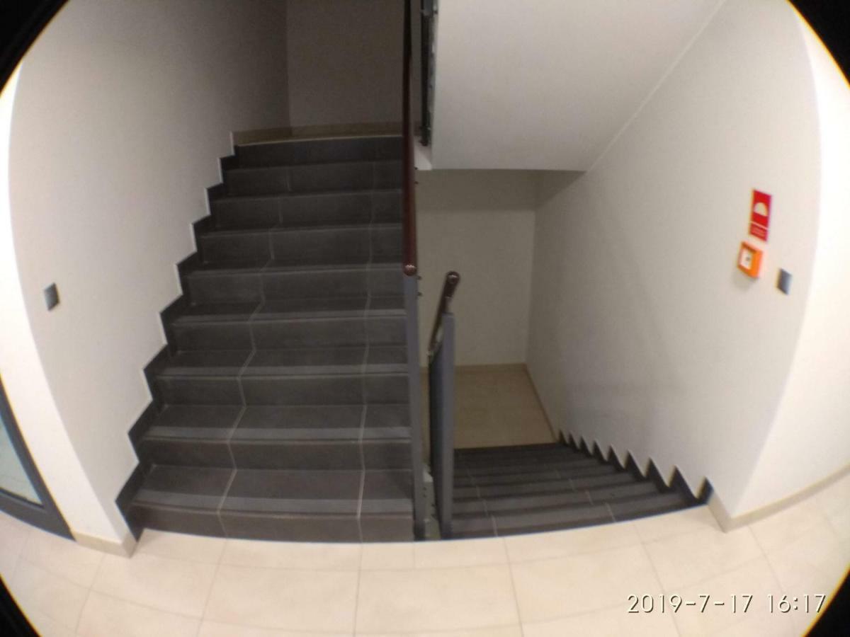 1120 Smialego 41 - Tanie Pokoje W Apartamencie - Samodzielne Zameldowanie - Self Check In Poznań Extérieur photo