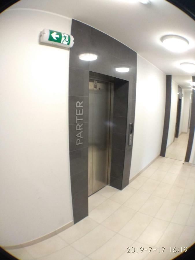 1120 Smialego 41 - Tanie Pokoje W Apartamencie - Samodzielne Zameldowanie - Self Check In Poznań Extérieur photo