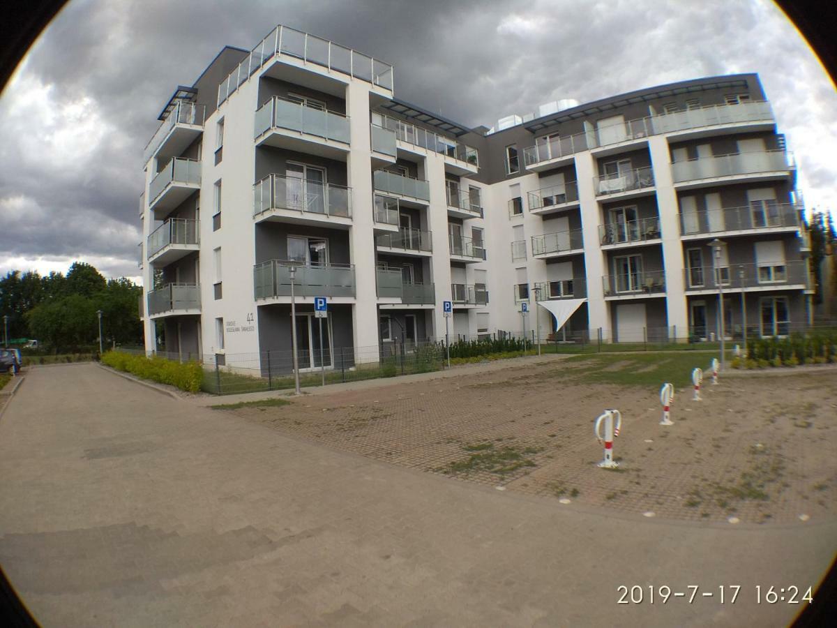 1120 Smialego 41 - Tanie Pokoje W Apartamencie - Samodzielne Zameldowanie - Self Check In Poznań Extérieur photo